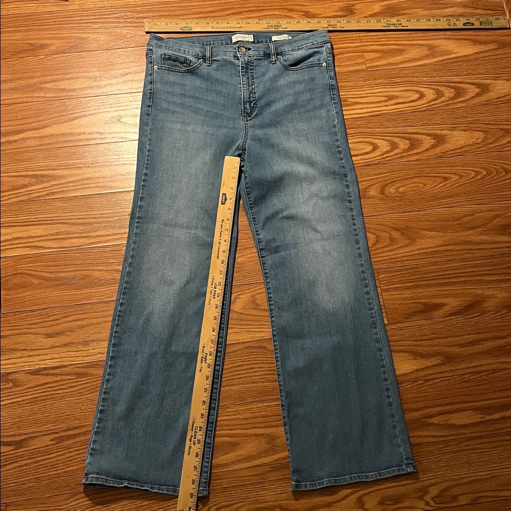 Jessica Simpson Light Blue Denim mid rise bootcut Jeans women’s size 14/32